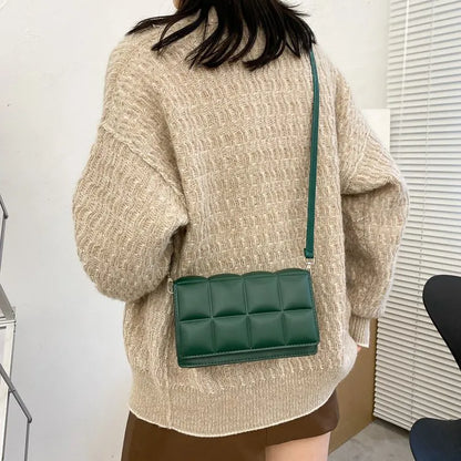 Queen Shoulder Bag